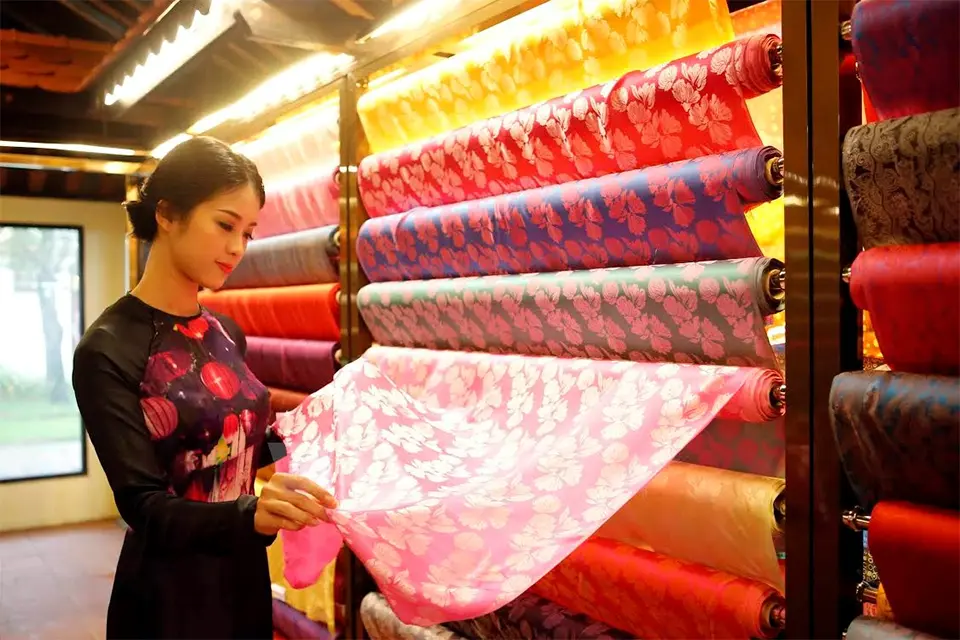 Khung dệt lụa truyền thống tại làng Vạn Phúc Hà Đông