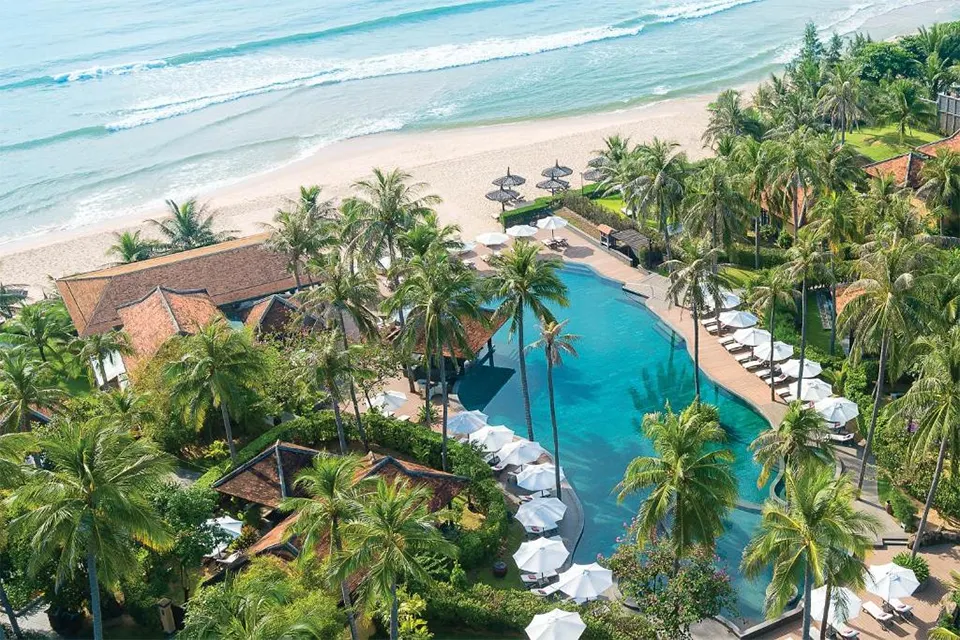 Resort cao cấp ở Mũi Né với hồ bơi và tầm nhìn hướng biển