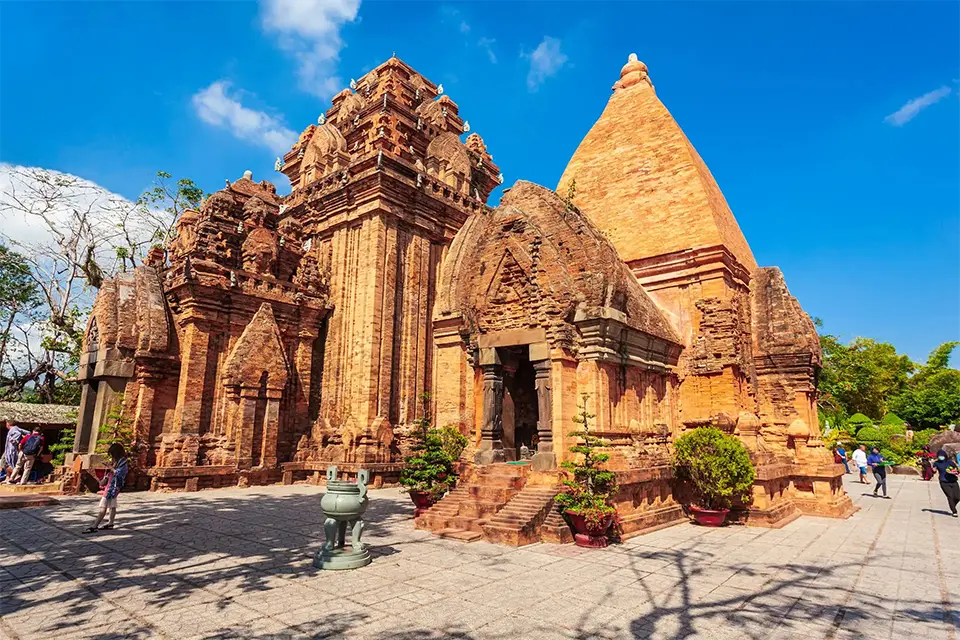 Tháp Po Nagar tại Nha Trang với lối kiến trúc gạch nung đặc trưng của Chăm Pa