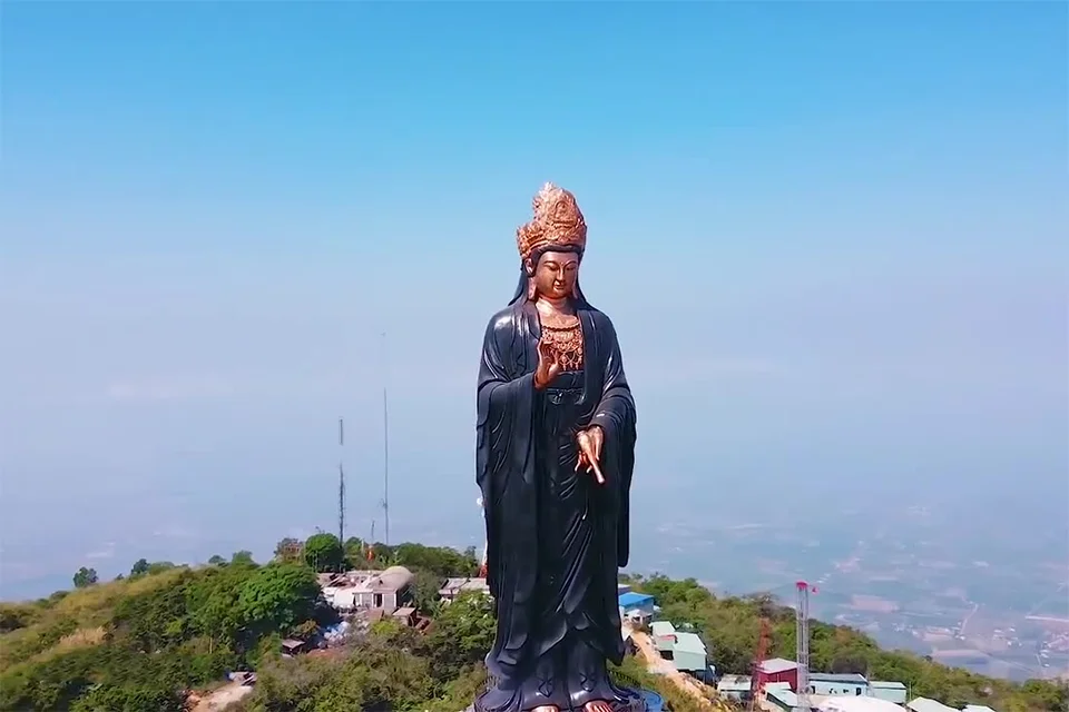 Tượng Phật Bà Tây Bổ Đà Sơn cao 72m giữa trời Tây Ninh