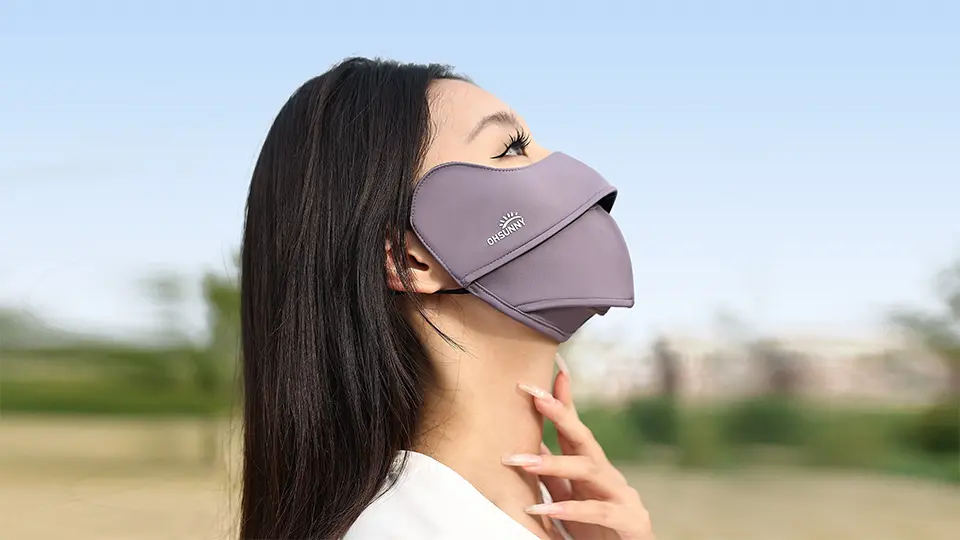 Khẩu trang chống nắng che kín mặt và cổ giúp bảo vệ da khỏi tia UV