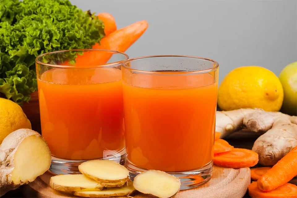 Nước ép cà rốt giàu beta-carotene giúp da hồng hào và tăng sinh collagen