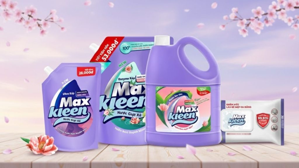 Tổng hợp các dòng nước giặt xả Maxkleen dạng túi và dạng chai giúp đánh bay vết bẩn và lưu hương lâu.