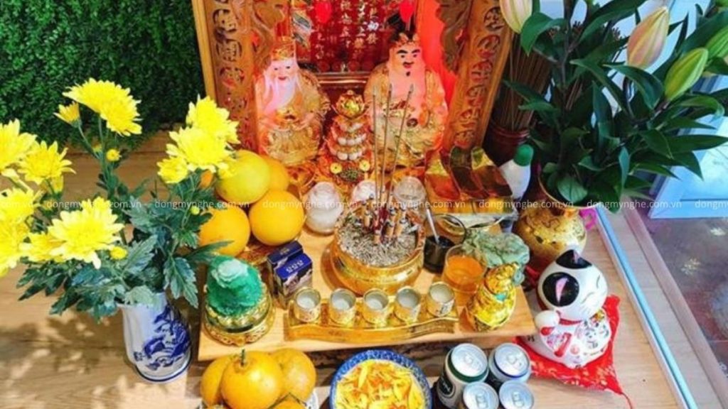Hình ảnh bàn thờ Thần Tài Ông Địa với khói nhang nghi ngút mang lại tài lộc